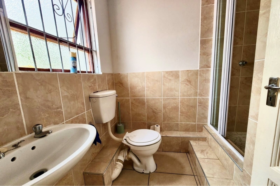 To Let 5 Bedroom Property for Rent in Perridgevale Eastern Cape